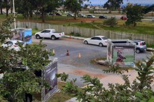 Exposição em drive-thru homenageia a natureza